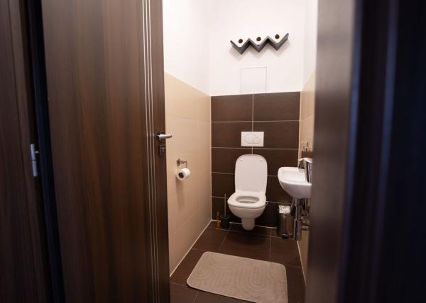 REZERVOVANÝ– 3-IZBOVÝ BYT S TERASOU, ROVINKA (JASNÁ ULICA)