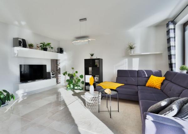 Na predaj útulný 4-izb rodinný dom v obci Veľký Grob s ďaľším menším domom na pozemku.