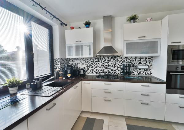 Na predaj útulný 4-izb rodinný dom v obci Veľký Grob s ďaľším menším domom na pozemku.