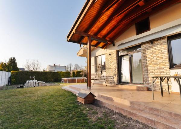 Na predaj útulný 4-izb rodinný dom v obci Veľký Grob s ďaľším menším domom na pozemku.