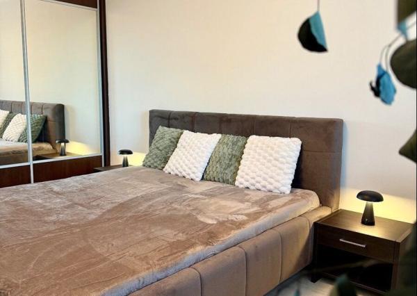 Na predaj priestranný 2-izbový byt s loggiou a parkovacím miestom – Martinčekova ulica, Ružinov