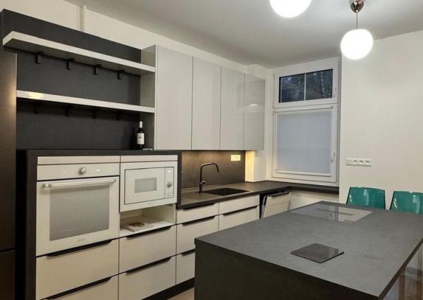 PRENÁJOM – Nadštandardný historický byt po kompletnej rekonštrukcii v centre Nitry