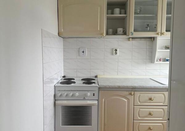 Na prenájom 2-izbový byt s lodžiou – Ružinov, Martinčekova ulica