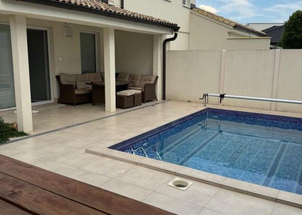 Nadštandartný 4 izbový Rodinný Dom v srdci Malého Raja, Slovenský Grob 