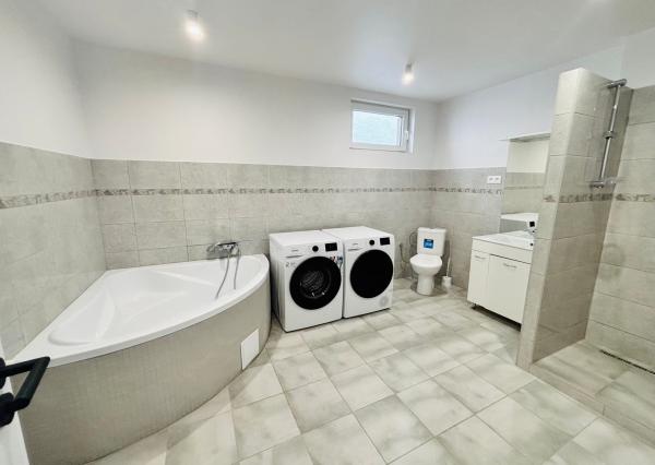 Na predaj 3 izb rodinný dom s 985m2 pozemkom v obci Kuchyňa.