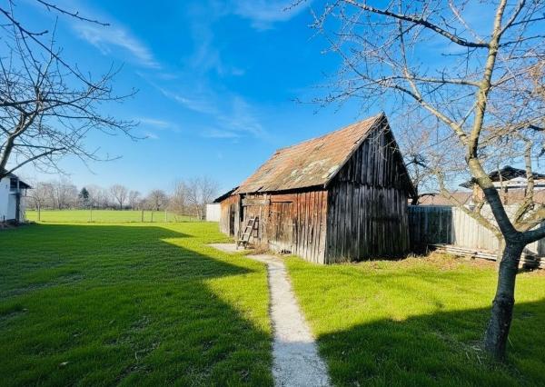 Na predaj 3 izb rodinný dom s 985m2 pozemkom v obci Kuchyňa.