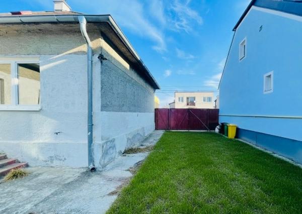 Na predaj 3 izb rodinný dom s 985m2 pozemkom v obci Kuchyňa.