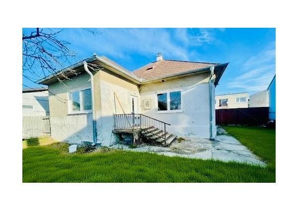 Na predaj 3 izb rodinný dom s 985m2 pozemkom v obci Kuchyňa.