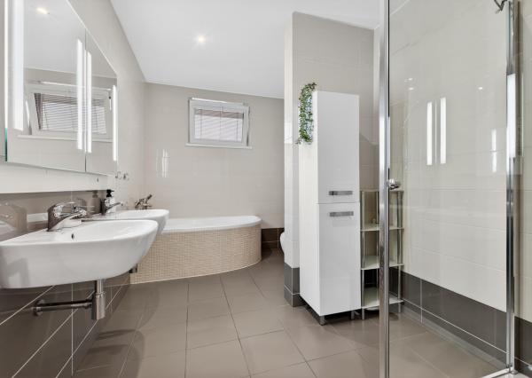 Samostatne stojaca novostavba bungalovu - bez nutnosti ďaľších investícií, Bernolákovo