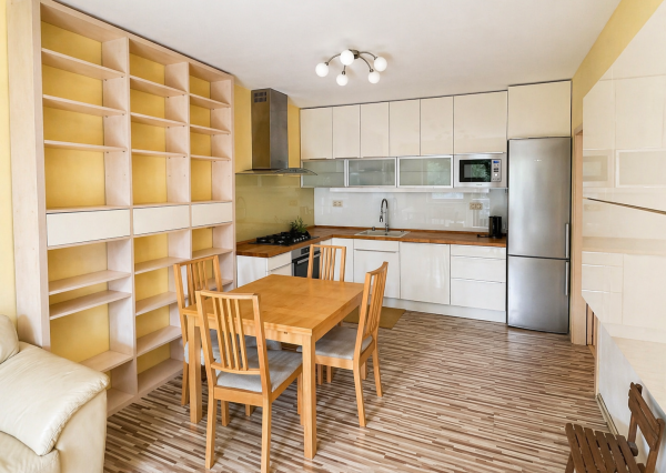 Na prenájom: Priestranný 3-izbový byt s dvoma balkónmi – Bratislava, Ružinov