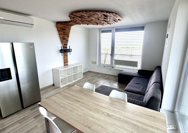 Priestranný 4izbový byt s veľkou terasou–Slnečnice Viladomy