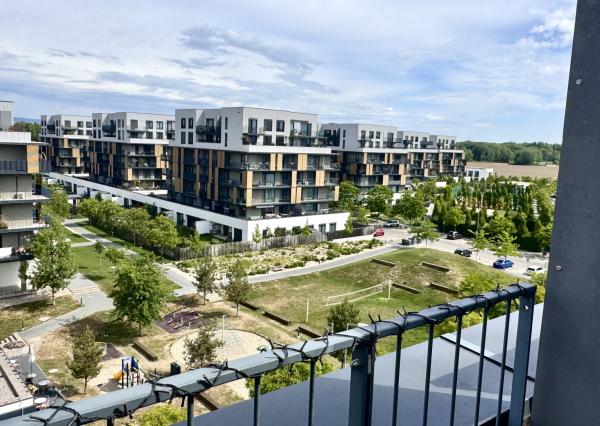Priestranný 4izbový byt s veľkou terasou–Slnečnice Viladomy
