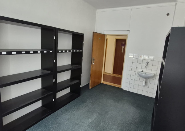 KANCELÁRSKE PRIESTORY S NÍZKYMI NÁKLADMI – BRATISLAVA, BOJNICKÁ ULICA