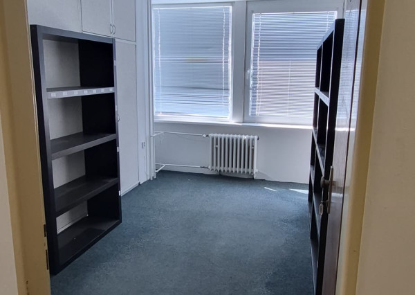 KANCELÁRSKE PRIESTORY S NÍZKYMI NÁKLADMI – BRATISLAVA, BOJNICKÁ ULICA