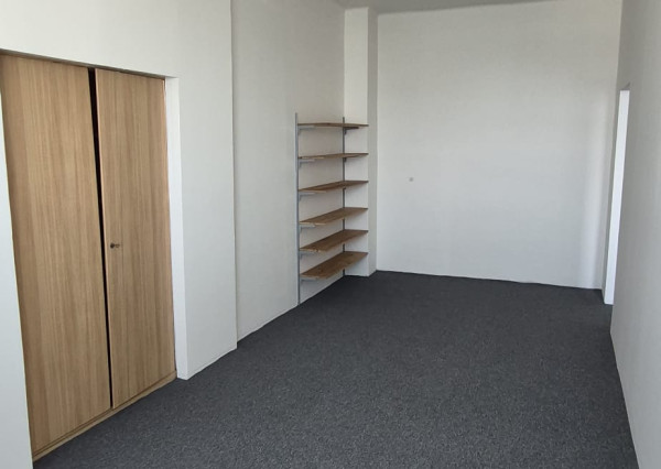 KANCELÁRSKE PRIESTORY S NÍZKYMI NÁKLADMI – BRATISLAVA, BOJNICKÁ ULICA