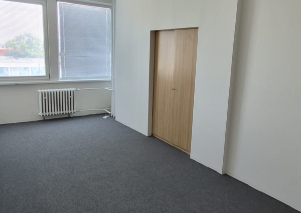 KANCELÁRSKE PRIESTORY S NÍZKYMI NÁKLADMI – BRATISLAVA, BOJNICKÁ ULICA
