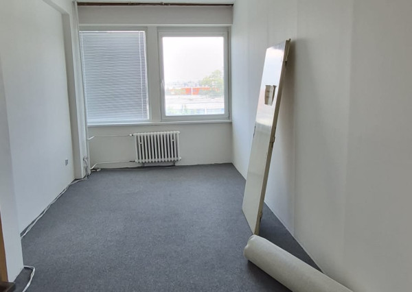 KANCELÁRSKE PRIESTORY S NÍZKYMI NÁKLADMI – BRATISLAVA, BOJNICKÁ ULICA