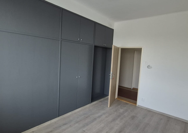 KANCELÁRSKE PRIESTORY S NÍZKYMI NÁKLADMI – BRATISLAVA, BOJNICKÁ ULICA