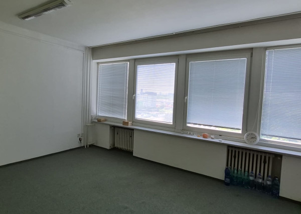 KANCELÁRSKE PRIESTORY S NÍZKYMI NÁKLADMI – BRATISLAVA, BOJNICKÁ ULICA