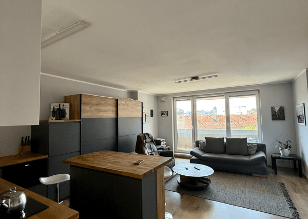 Svetlý 1-izbový apartmán s veľkým južným balkónom v rezidencii PREMIÈRE