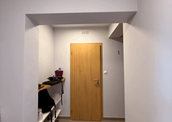Svetlý 1-izbový apartmán s veľkým južným balkónom v rezidencii PREMIÈRE