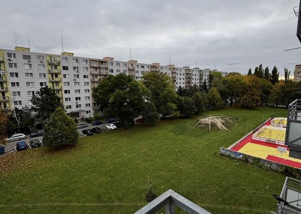 Prenájom moderného 2-izbového bytu v Ružinove