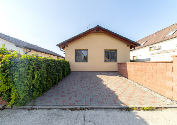 Prenájom - Štýlový 3izb.rodinný dom so záhradou+parkovaním