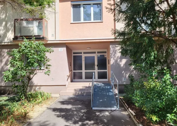 Na predaj 2-izbový byt v obľúbenom Ružinove – Exnárova ulica