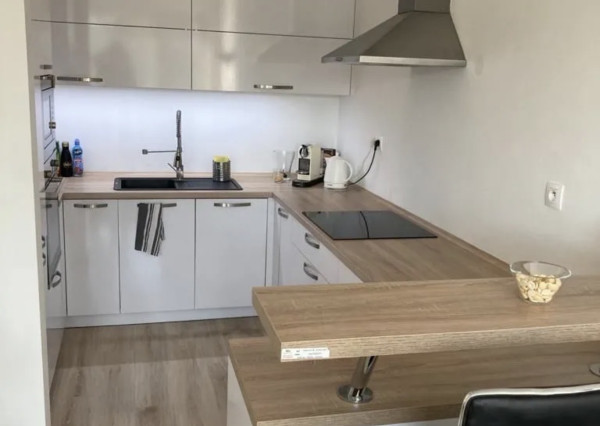 Prenájom - moderný 2-izbový byt s balkónom a parkovaním