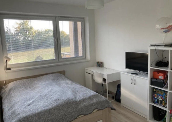 Prenájom - moderný 2-izbový byt s balkónom a parkovaním