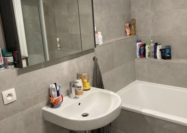 Prenájom - moderný 2-izbový byt s balkónom a parkovaním