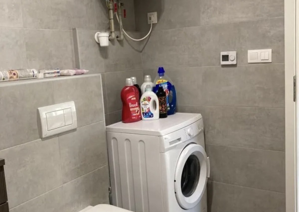 Prenájom - moderný 2-izbový byt s balkónom a parkovaním