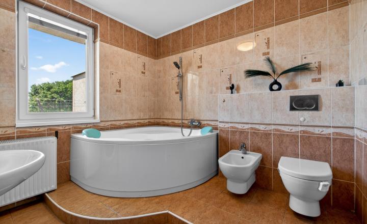 Rodinný dom, kde má každé dieťa vlastnú izbu| Ivanka pri D. - fotografia 35