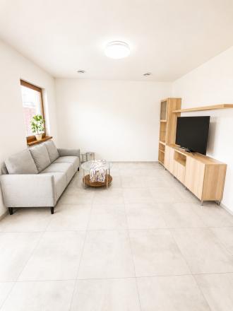 Prenájom 4-IZBOVÉHO RD  v Senci s terasou a parkovaním - fotografia 3