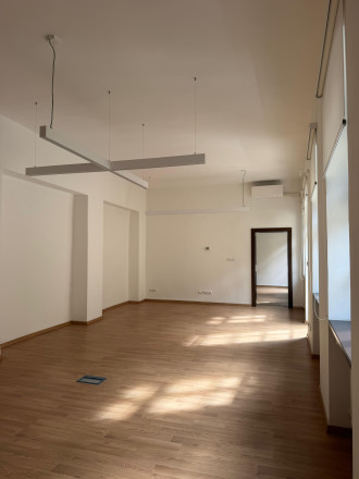 Výnimočný kancelársky priestor v historickom centre mesta - fotografia 3