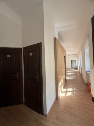 Výnimočný kancelársky priestor v historickom centre mesta - fotografia 7