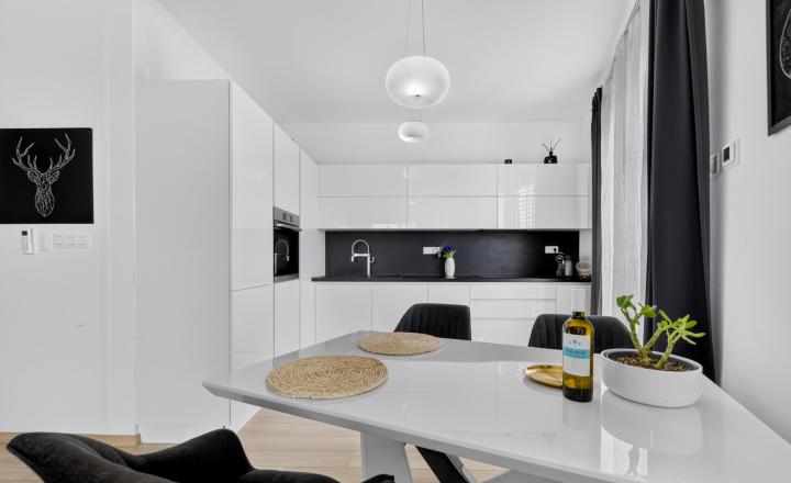 Moderný 3-izbový byt s 2 balkónmi a 2 parkovacími miestami - fotografia 12