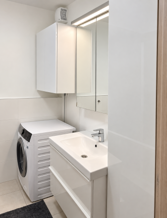 PRENÁJOM | MODERNÝ 2 IZBOVÝ BYT NA KRAMÁROCH S PARKOVANÍM - fotografia 15