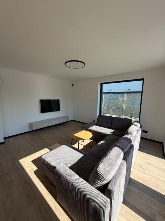 MODERNÝ 4-IZBOVÝ BUNGALOV NA PRENÁJOM – HVIEZDOSLAVOV RESIDENCE - fotografia 8