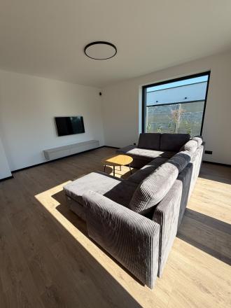 MODERNÝ 4-IZBOVÝ BUNGALOV NA PRENÁJOM – HVIEZDOSLAVOV RESIDENCE - fotografia 9