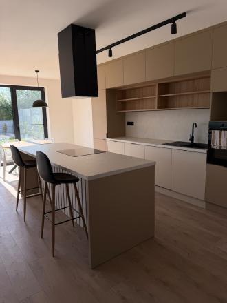 MODERNÝ 4-IZBOVÝ BUNGALOV NA PRENÁJOM – HVIEZDOSLAVOV RESIDENCE - fotografia 6