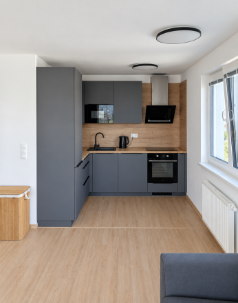 Svetlý 2-izbový byt s balkónom a garážovým státím v projekte RNDZ - fotografia 4