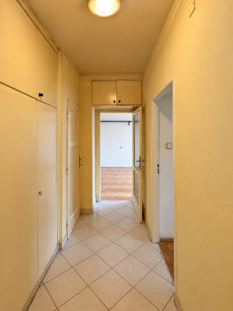 NA PREDAJ | PRIESTRANNÝ 3 IZBOVÝ BYT S LOGGIOU PRI CENTRE BRATISLAVY - fotografia 11