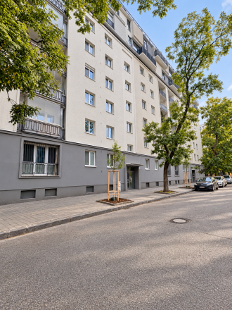 NA PREDAJ | PRIESTRANNÝ 3 IZBOVÝ BYT S LOGGIOU PRI CENTRE BRATISLAVY - fotografia 1