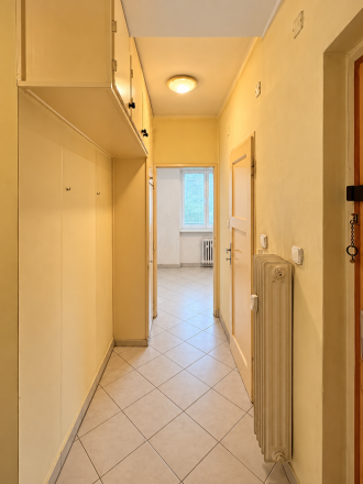 NA PREDAJ | PRIESTRANNÝ 3 IZBOVÝ BYT S LOGGIOU PRI CENTRE BRATISLAVY - fotografia 7