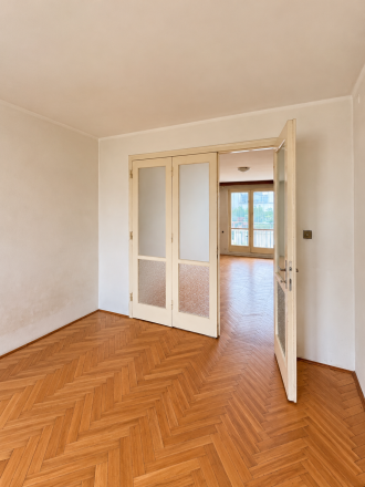 NA PREDAJ | PRIESTRANNÝ 3 IZBOVÝ BYT S LOGGIOU PRI CENTRE BRATISLAVY - fotografia 19