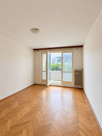 NA PREDAJ | PRIESTRANNÝ 3 IZBOVÝ BYT S LOGGIOU PRI CENTRE BRATISLAVY - fotografia 13