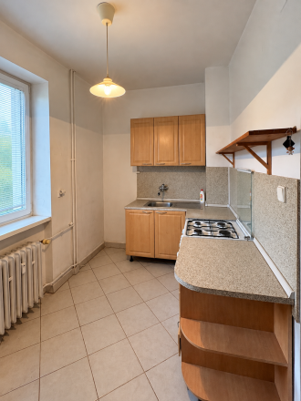 NA PREDAJ | PRIESTRANNÝ 3 IZBOVÝ BYT S LOGGIOU PRI CENTRE BRATISLAVY - fotografia 3