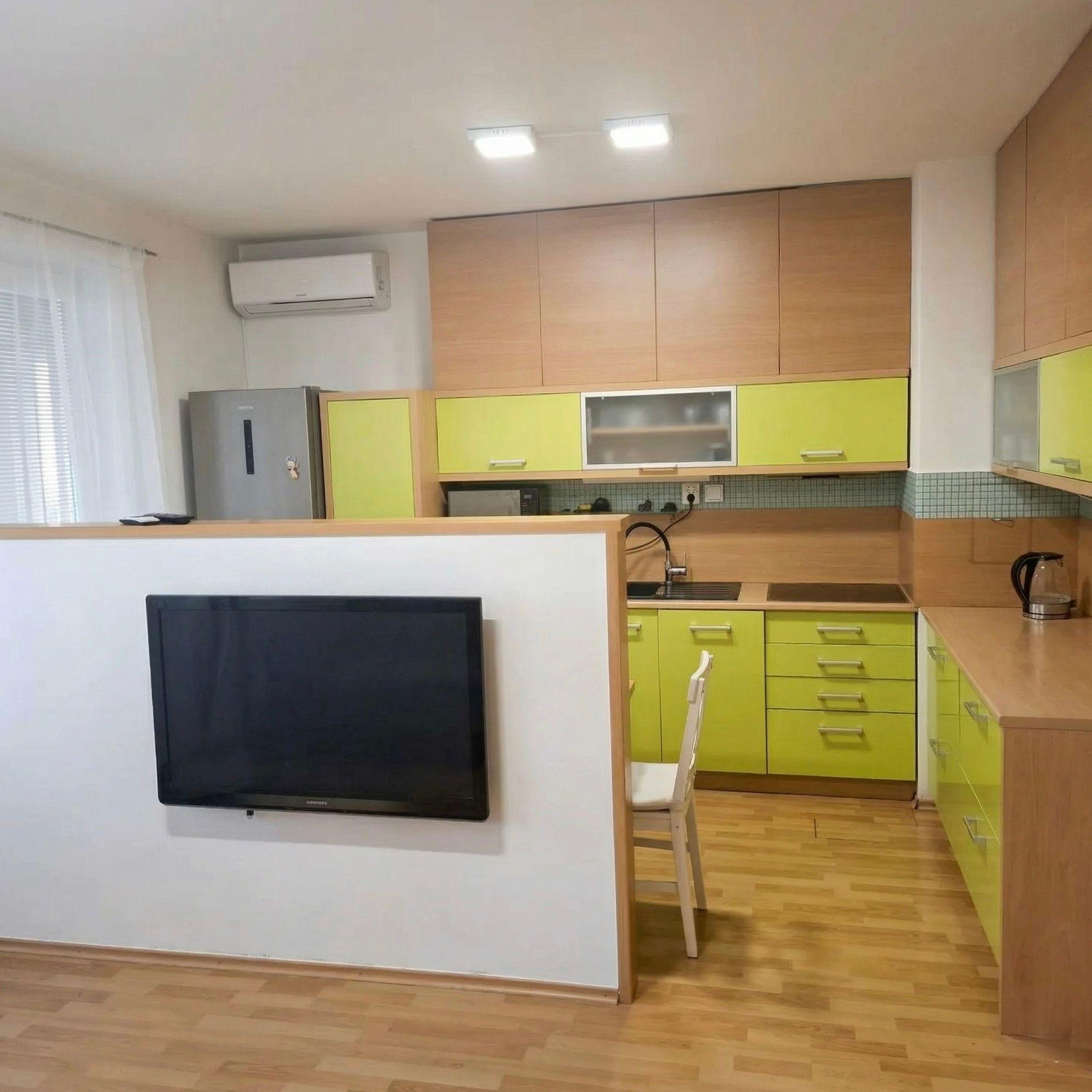 Na prenájom 2-izbový byt s klimatizáciou, balkónom a parkovaním – Most pri Bratislave