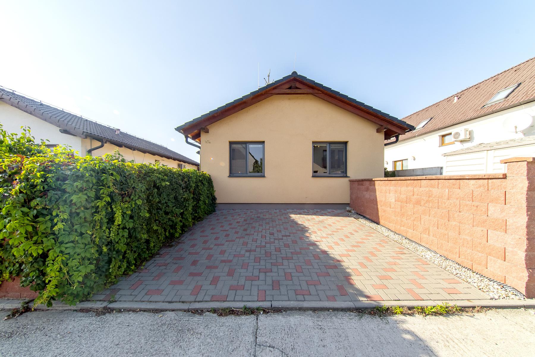 Prenájom - Štýlový 3izb.rodinný dom so záhradou+parkovaním
